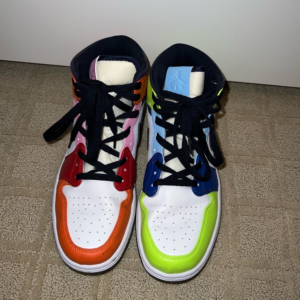 Jordan 1 mid SE